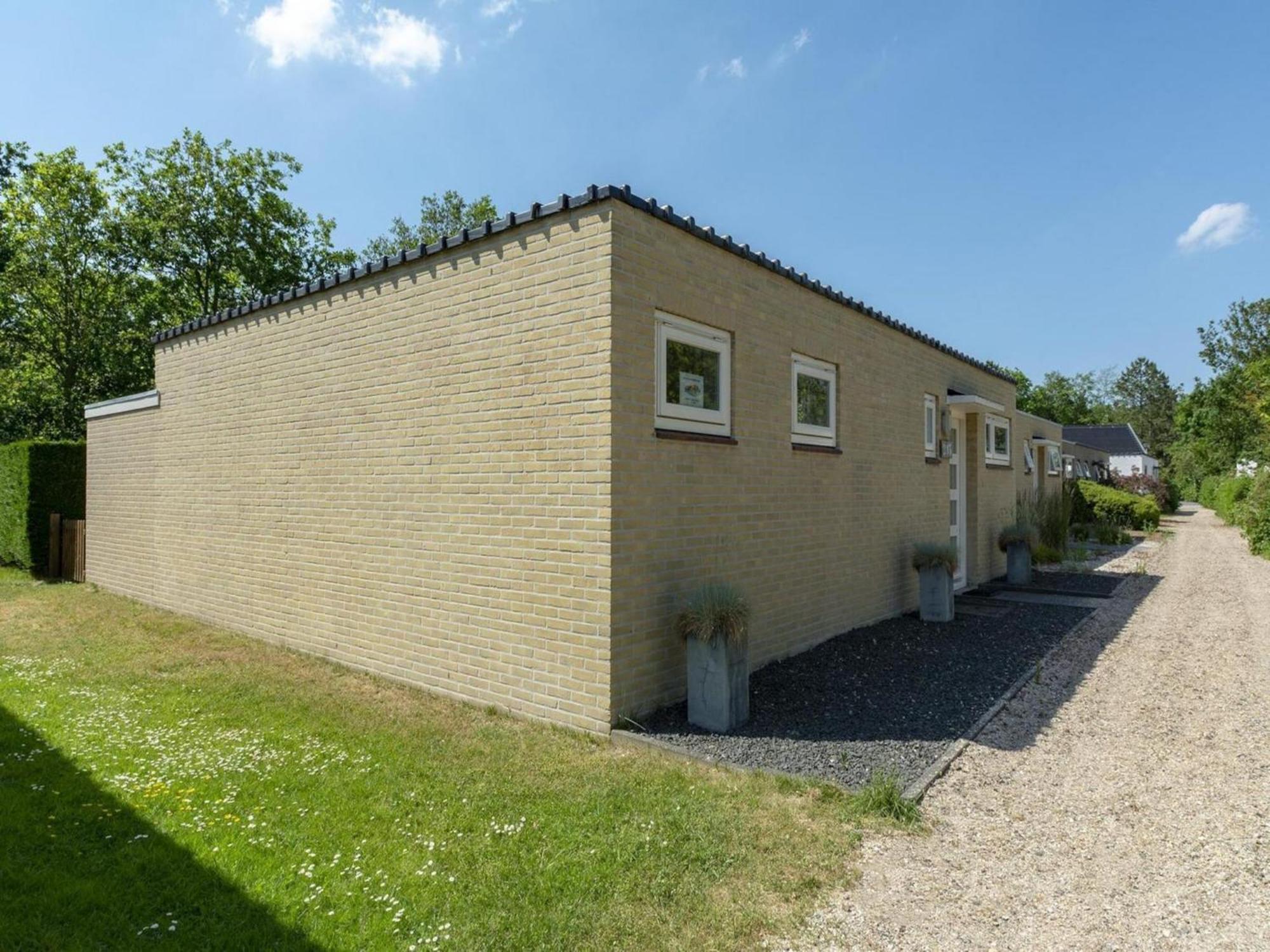 Contemporary Bungalow With Garden Sint Maartensvlotbrug Exterior foto